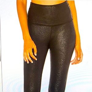 Beyond yoga, black viper, leggings, NWT
